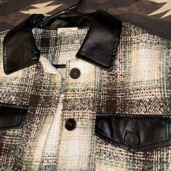 Shacket - Picture 4 of 4